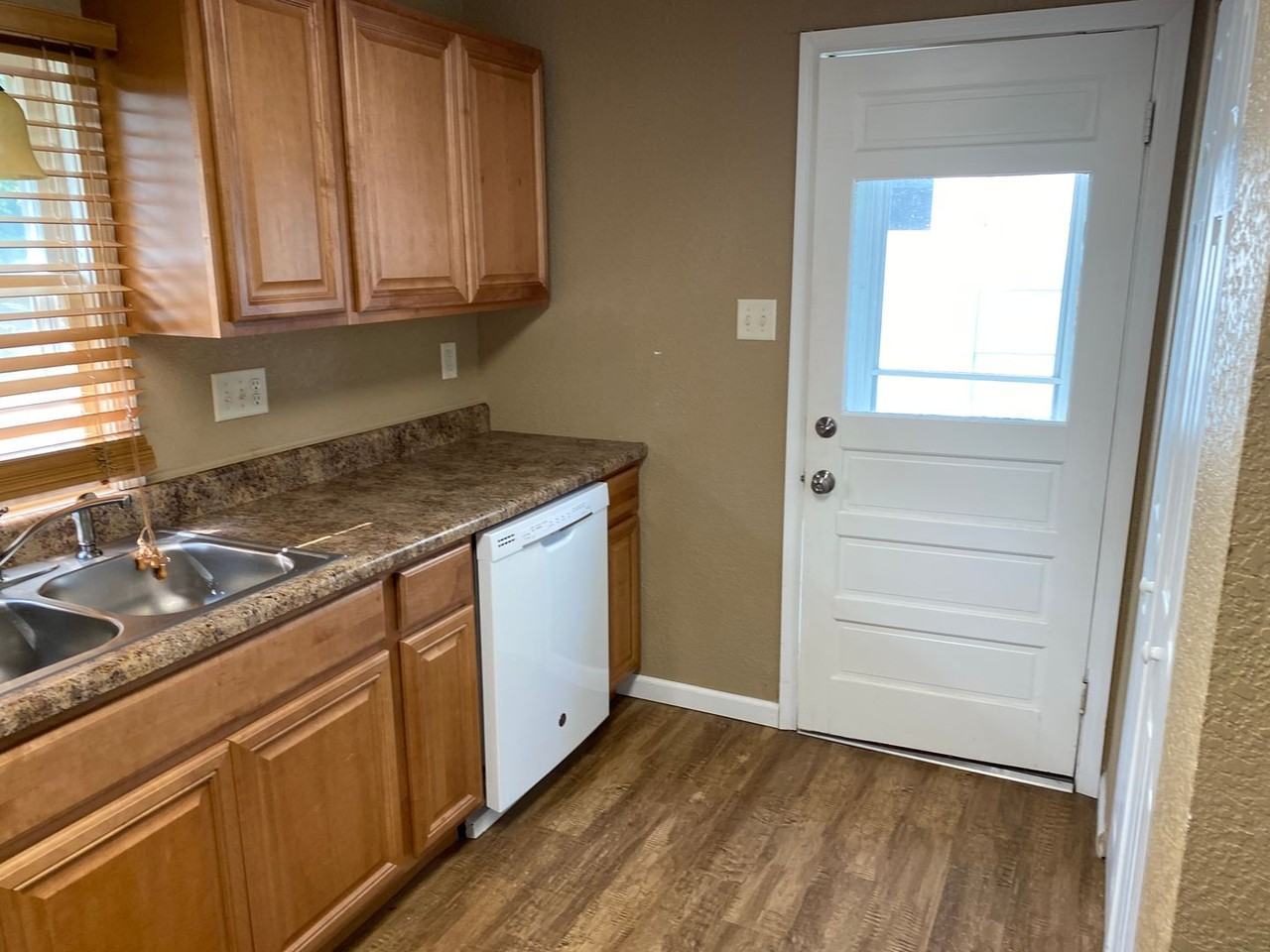 1201 Dearborn St - Photo 3 of 12