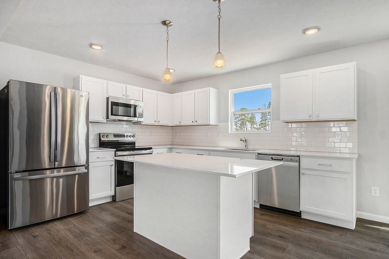 111 111 Iris Court - Photo 2 of 23