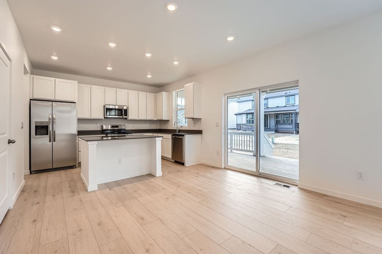 24736 E Evans Dr - Photo 6 of 17