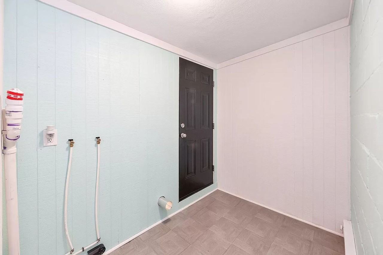 1031 N Harris St - Photo 2 of 7