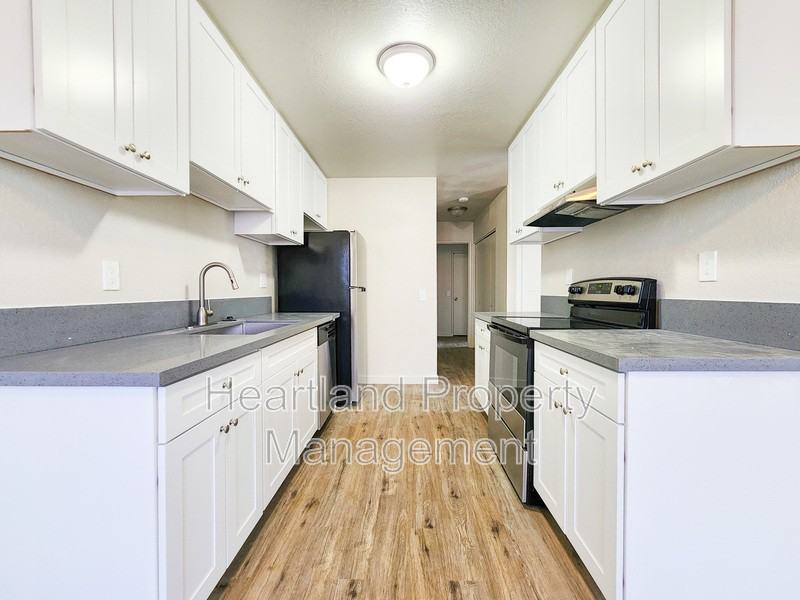 800 S Anza St #19 - Photo 3 of 10