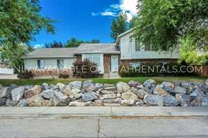 featured image of 1437 E Murdock Dr