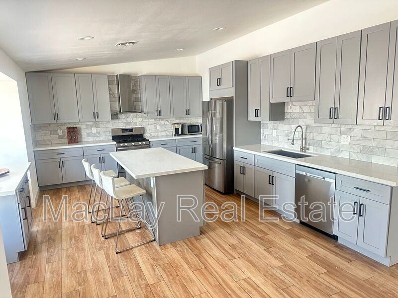 1703 W Lane Ave - Photo 4 of 18