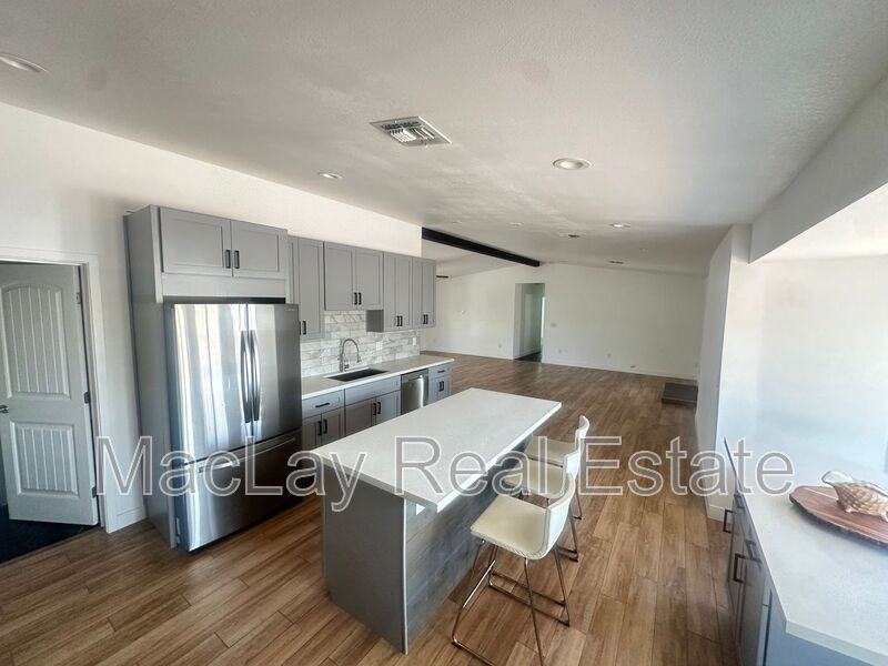 1703 W Lane Ave - Photo 6 of 18