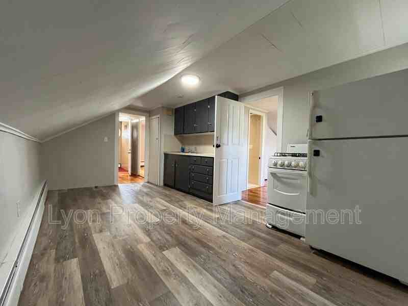12 Oil Mill Ln #3rdFL3A - Photo 4 of 12