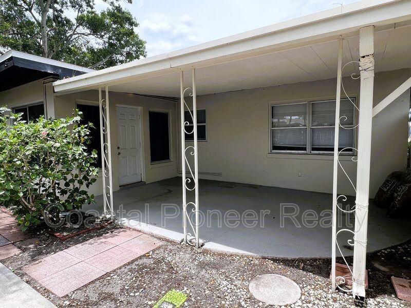 2489 Del Rio Way - Photo 2 of 24
