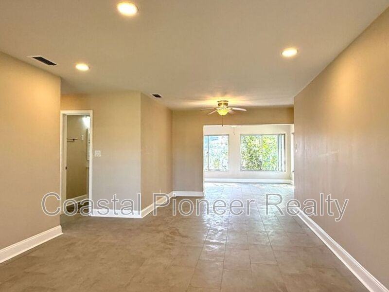 2489 Del Rio Way - Photo 7 of 24