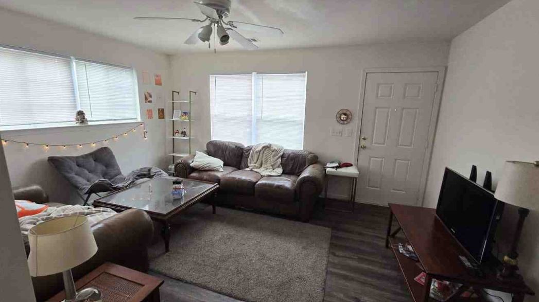 220 Campus Dr #H - Photo 2 of 5