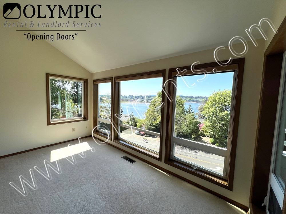 2031 Berry St Ne - Photo 6 of 31