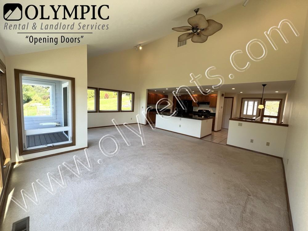 2031 Berry St Ne - Photo 7 of 31