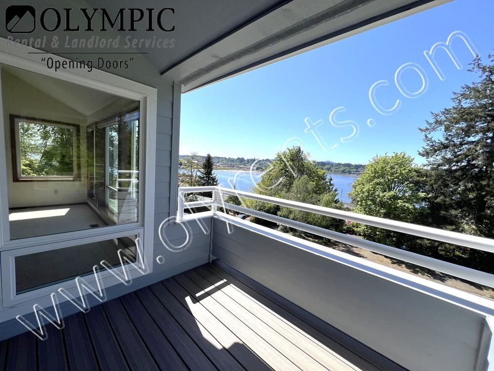 2031 Berry St Ne - Photo 4 of 31