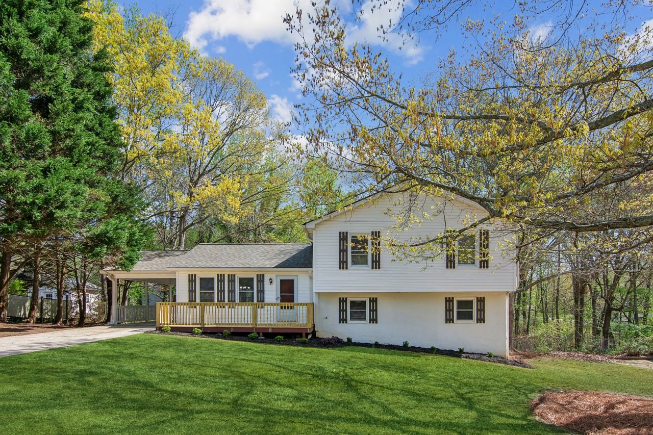 2453 Falcon Ct - Photo 2 of 32