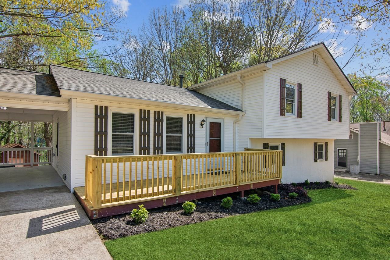 2453 Falcon Ct - Photo 4 of 32