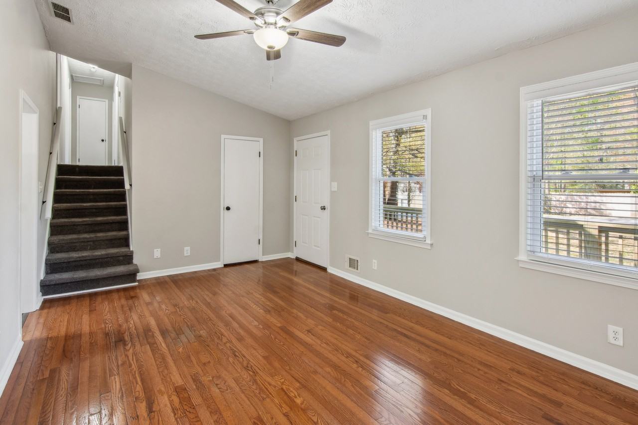 2453 Falcon Ct - Photo 7 of 32