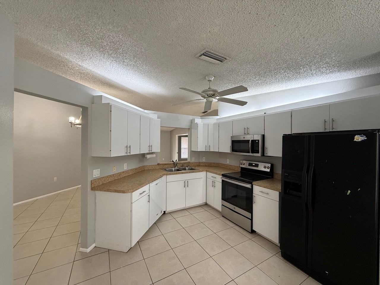 2395 Pinehurst St - Photo 2 of 12