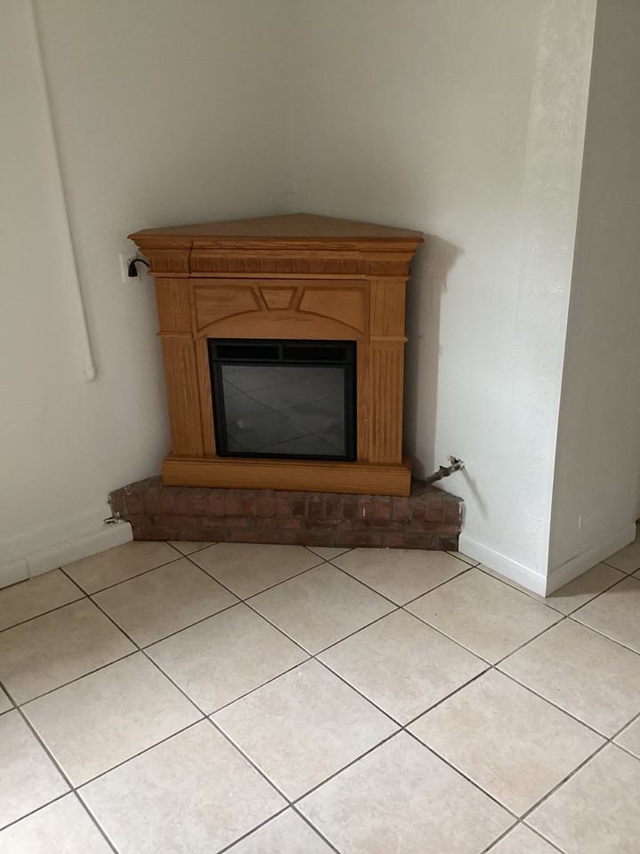 1030 10th St - Photo 3 of 24