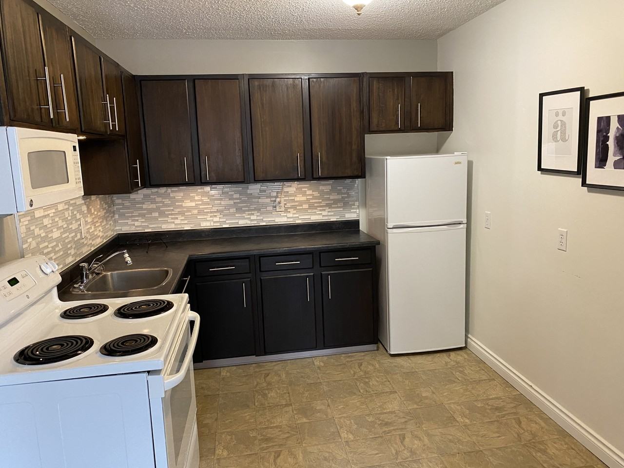 15403 93 Ave Nw - Photo 3 of 17