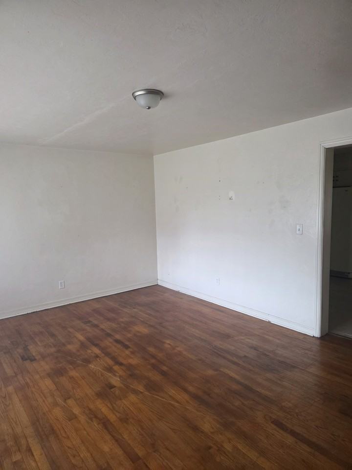 407 Se 28th Ave - Photo 2 of 9