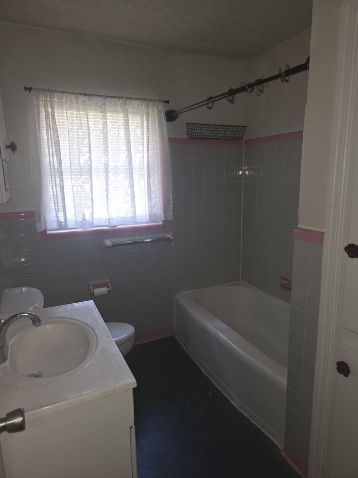 407 Se 28th Ave - Photo 5 of 9