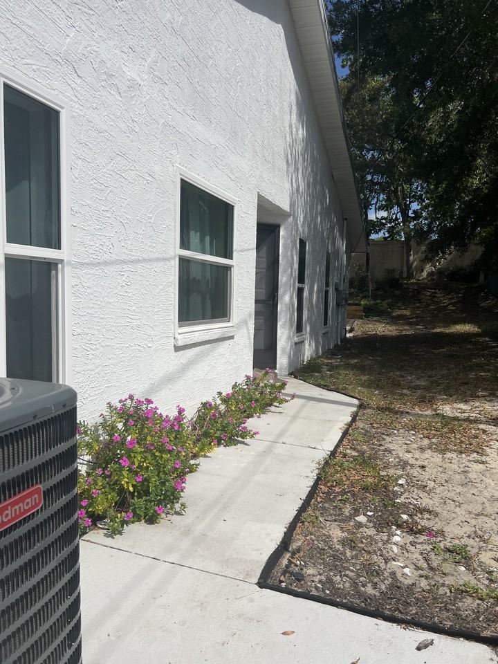 7459 Canterbury St - Photo 2 of 16