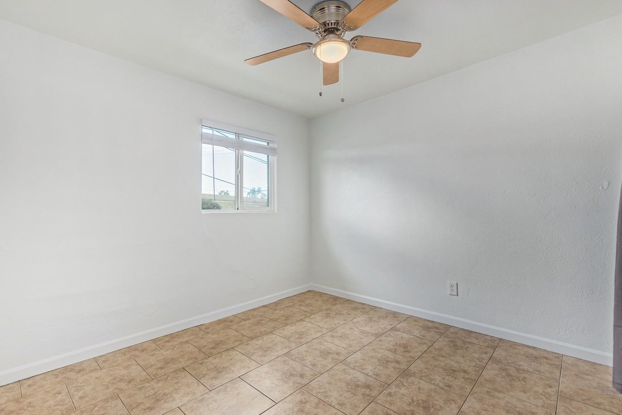 2146 E Taylor St - Photo 2 of 6
