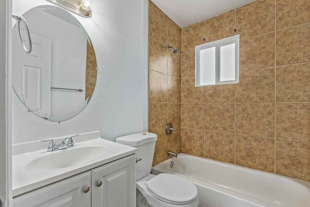2146 E Taylor St - Photo 3 of 6