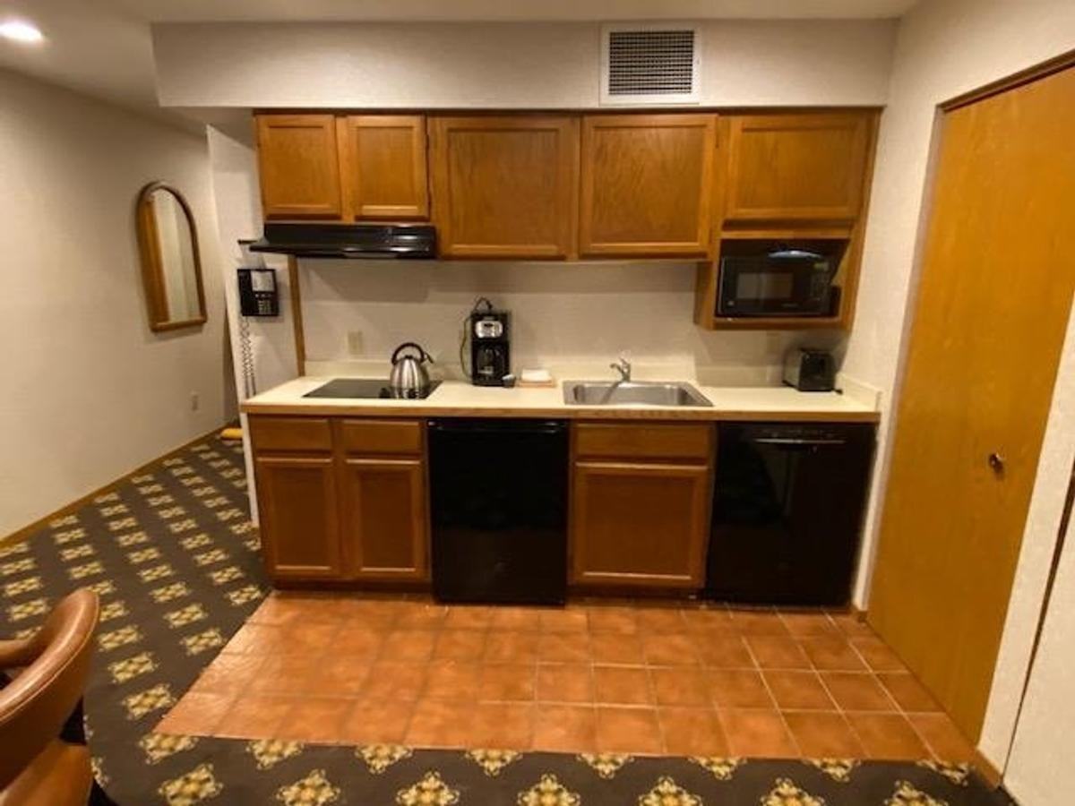 5620 Highlands Dr - Photo 2 of 6