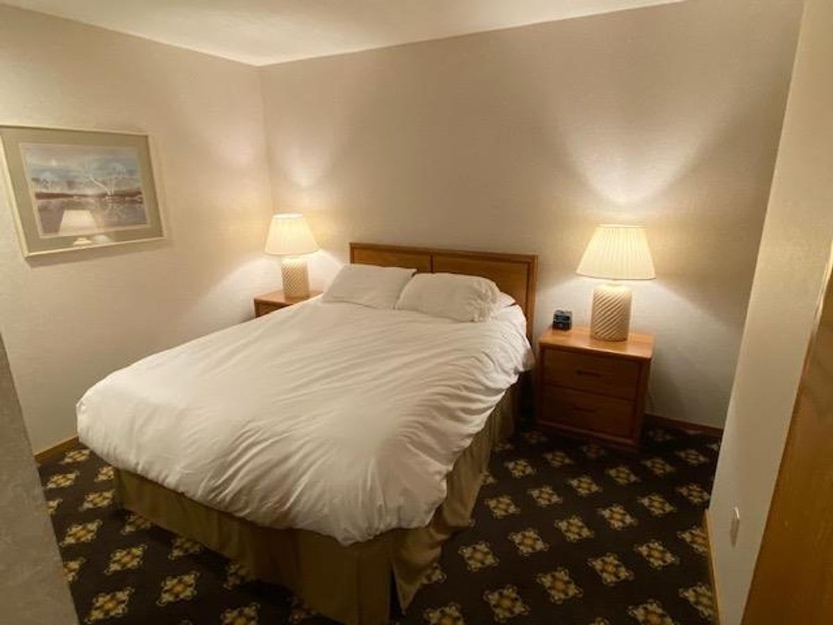 5620 Highlands Dr - Photo 3 of 6