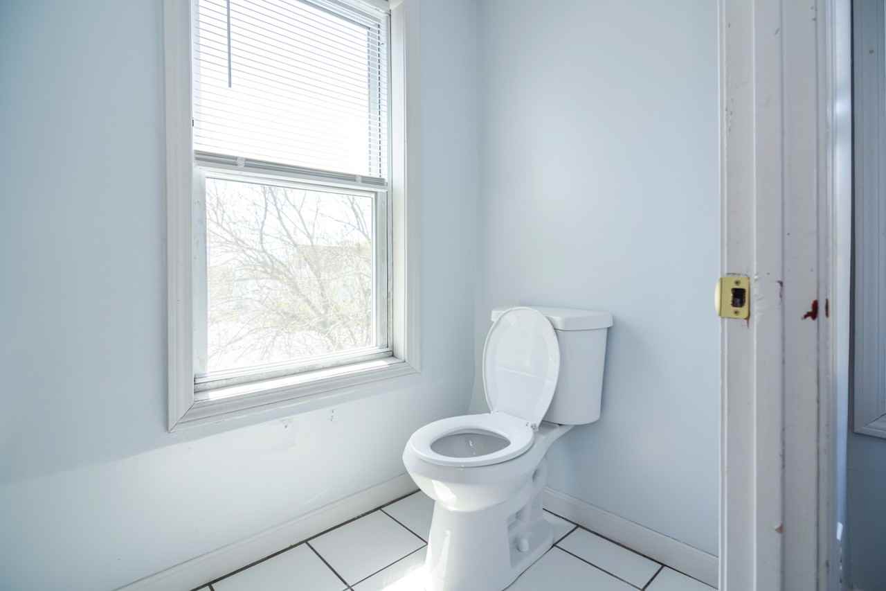 458 Weir St - Photo 3 of 18