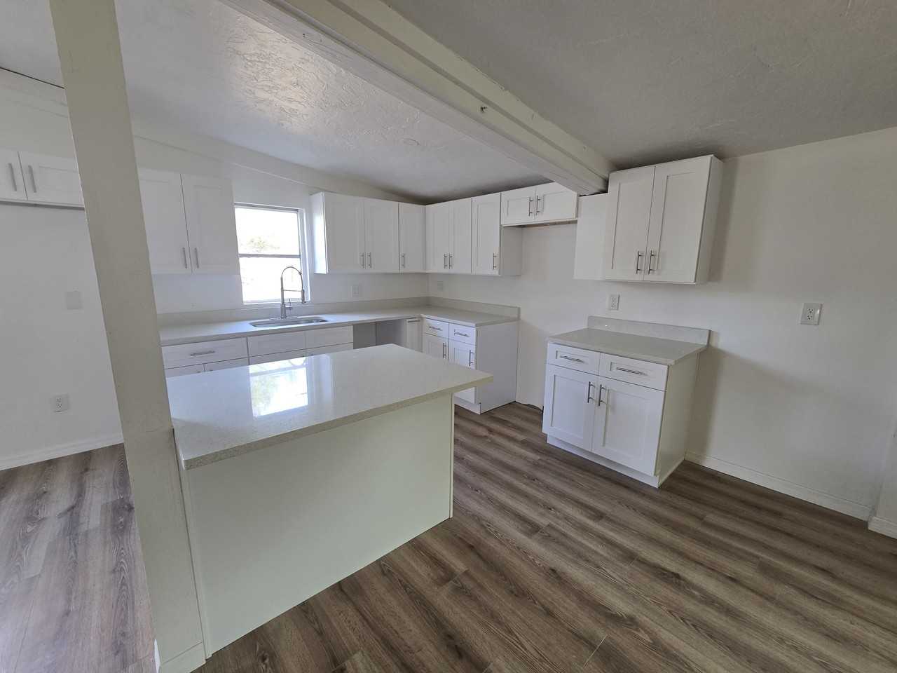 9541 Round Lake Dr - Photo 3 of 22