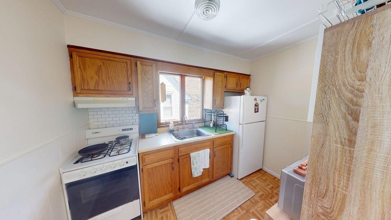 215 Parsons St #2 - Photo 6 of 7