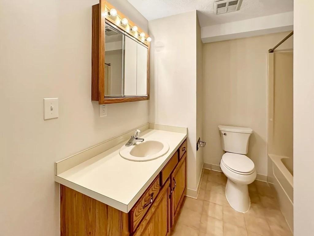 39 Parlin St #404 - Photo 6 of 12
