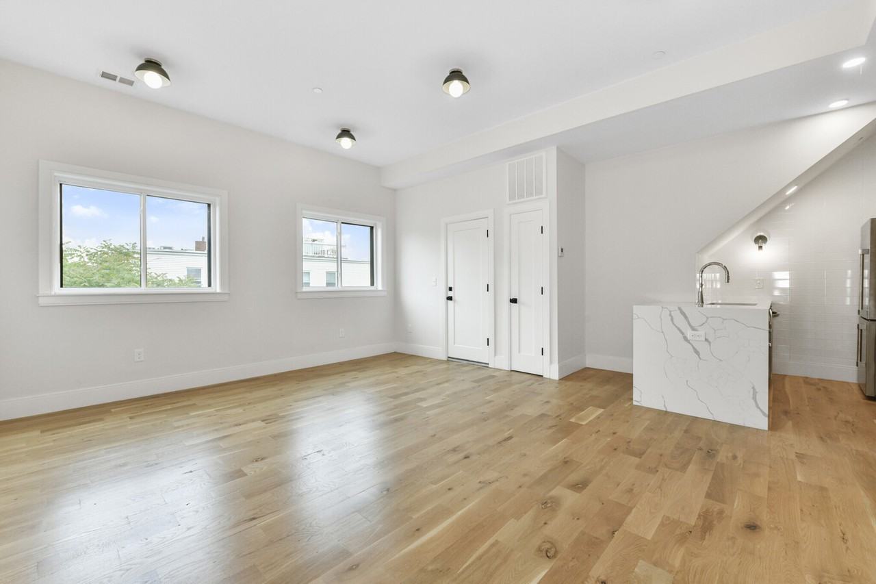 201 Maverick St #3 - Photo 4 of 13