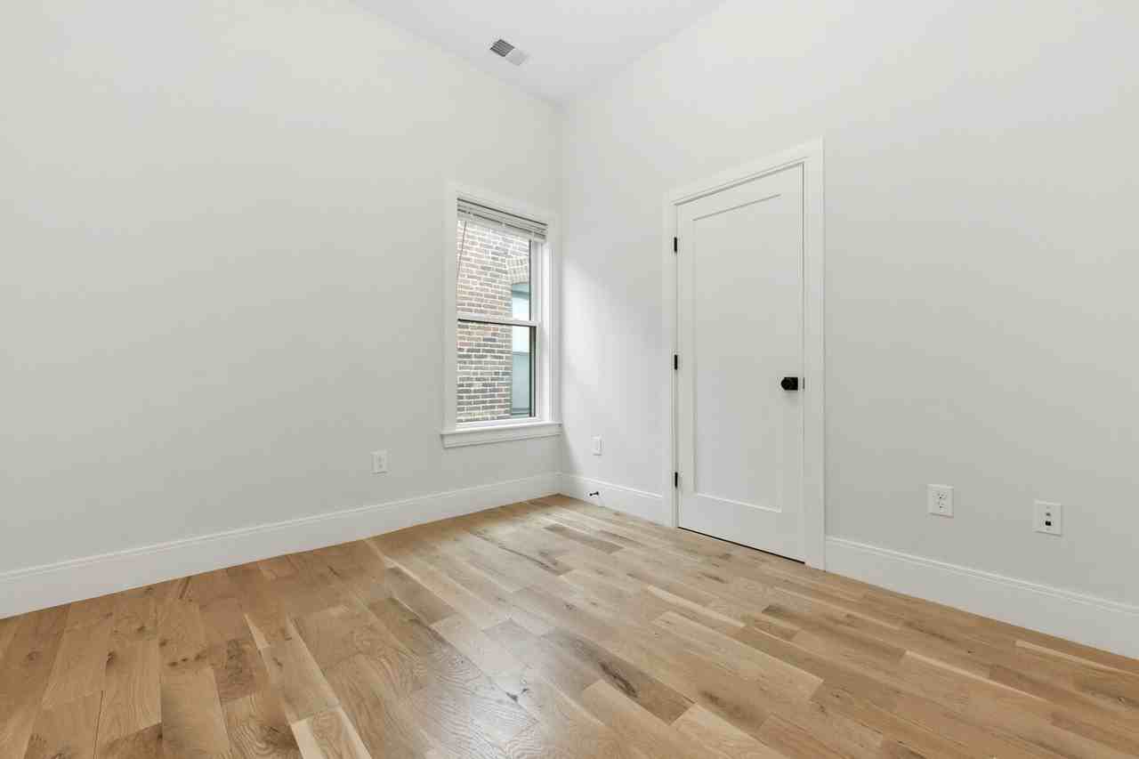 201 Maverick St #3 - Photo 7 of 13