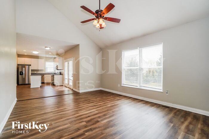 1919 Caplinger Dr - Photo 3 of 16