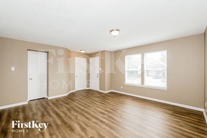 10830 Clear Spring Dr - Photo 3 of 16