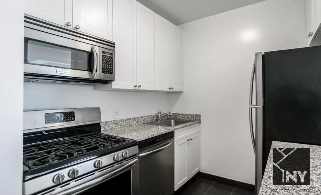 Wall St #1403 - Photo 5 of 12