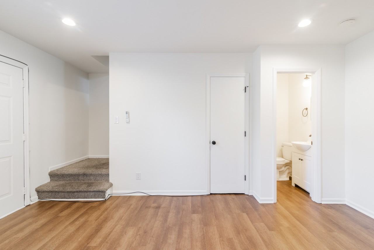 929 Cantwell Street (MU Realty LLC) - Photo 3 of 50