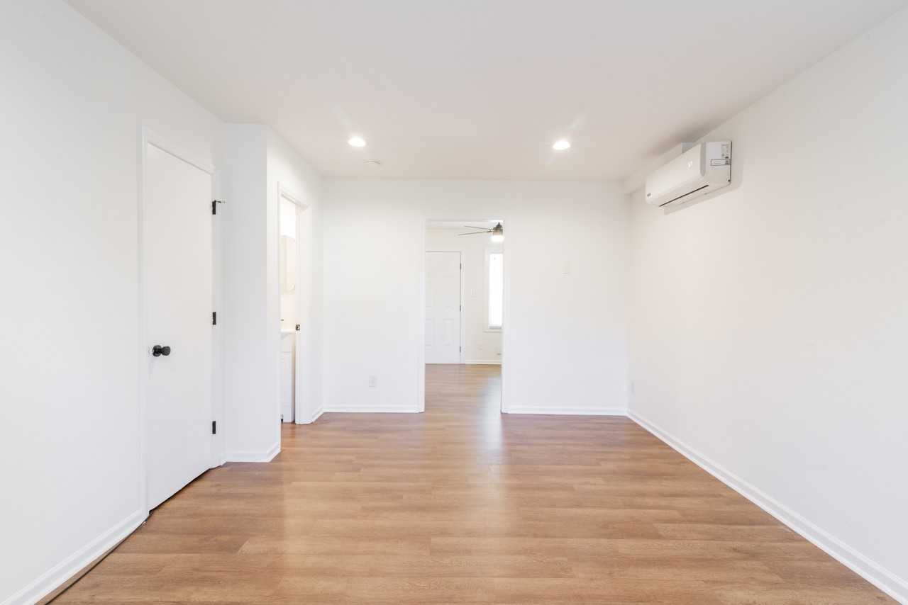 929 Cantwell Street (MU Realty LLC) - Photo 4 of 50