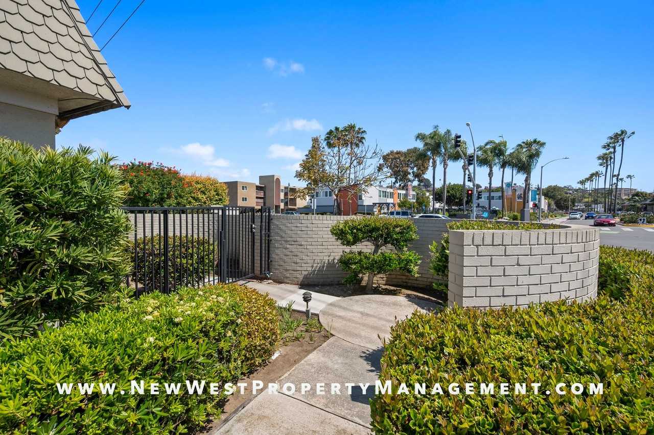 3001 Orleans E - Photo 3 of 49