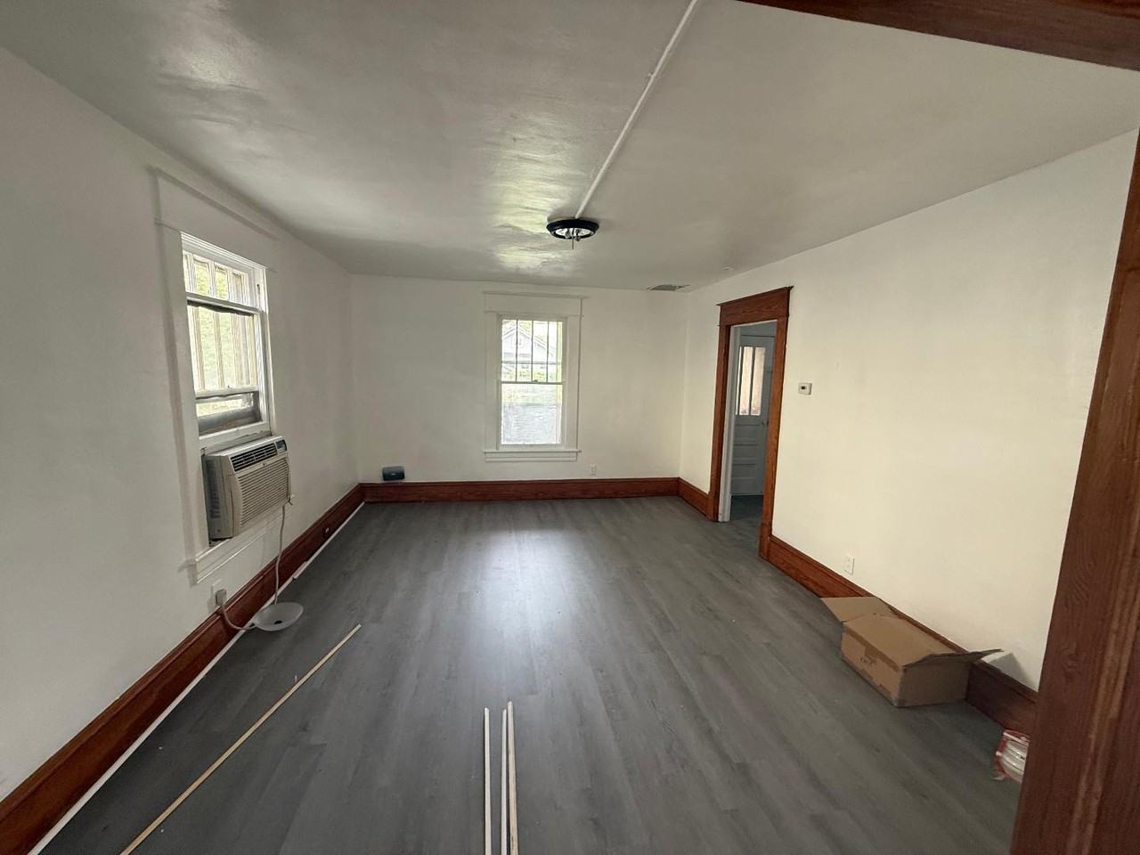 1119 Morehead Ave Se - Photo 3 of 20