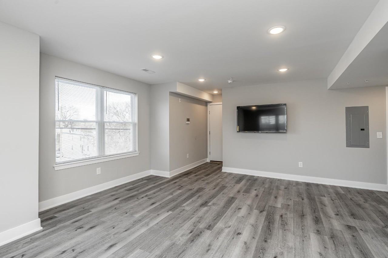 616 N Union St - Photo 3 of 10