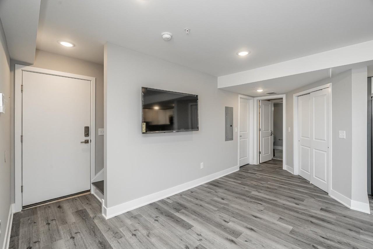 616 N Union St - Photo 4 of 10