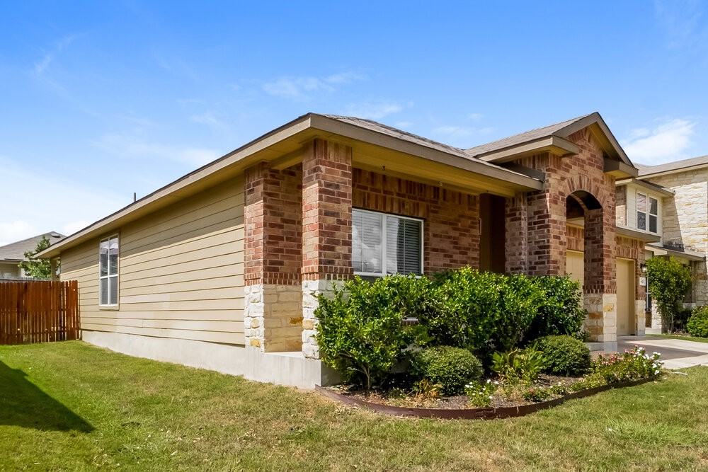 541 Pearl Chase - Photo 3 of 16