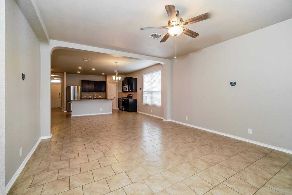 541 Pearl Chase - Photo 4 of 16