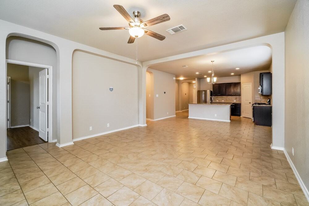 541 Pearl Chase - Photo 5 of 16