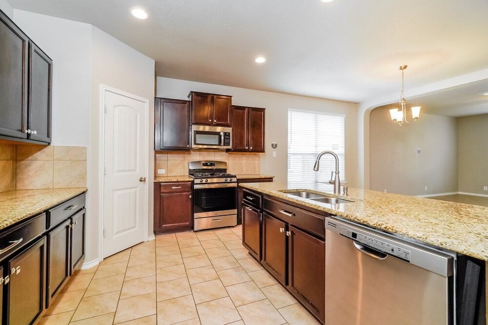 541 Pearl Chase - Photo 7 of 16