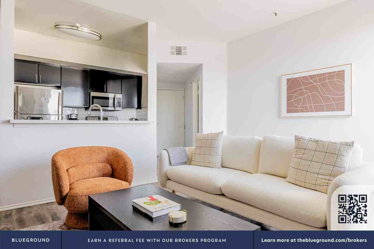 1443 North Fuller Avenue - Photo 4 of 26
