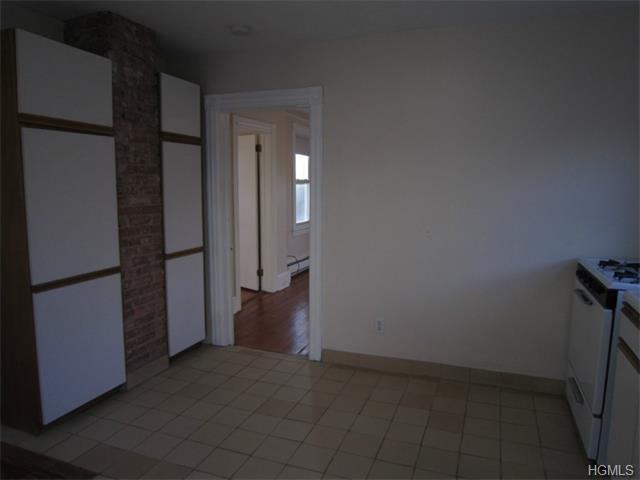 732 W Nyack Rd - Photo 3 of 12