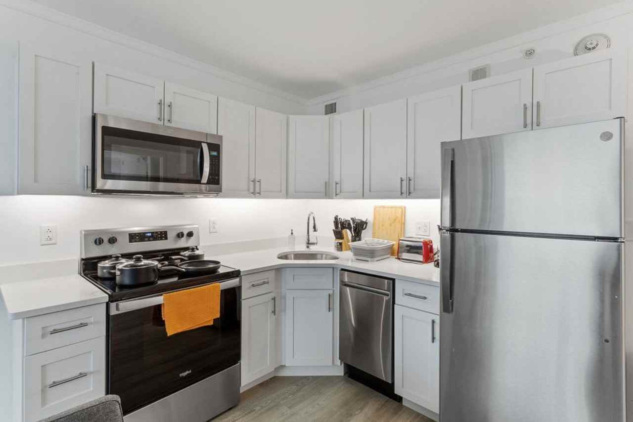 810 Pacific Avenue - Photo 3 of 92
